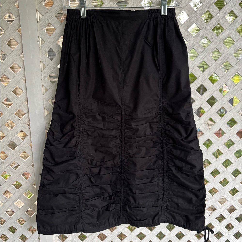 Chic Black Ruched Midi Skirt